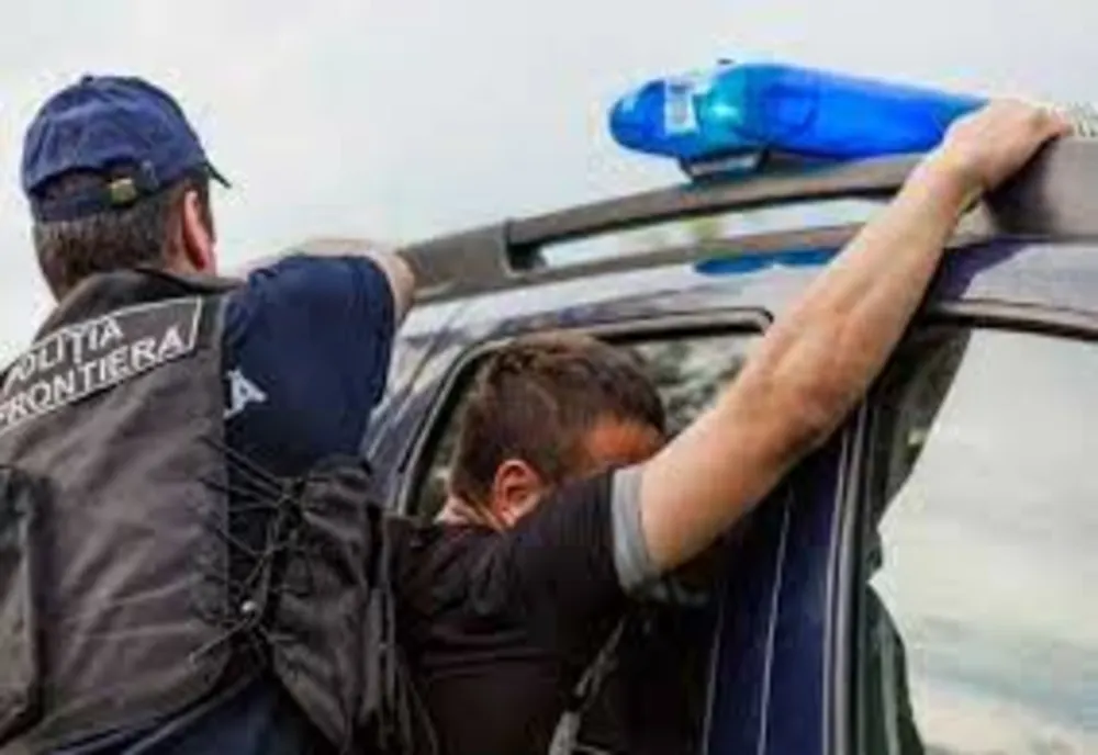 30 de zile arest la domiciliu pentru un tânăr din Hangu! Depistat la volan băut și fără permis s-a luat la harță cu polițiștii