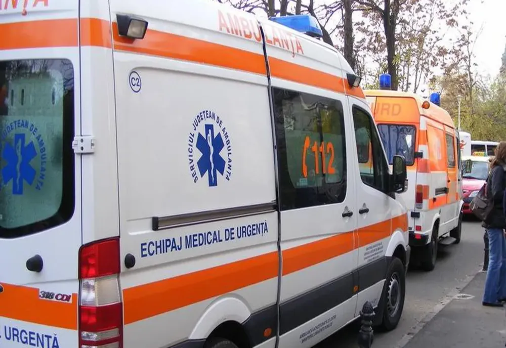 Accident cu trei mașini într-o intersecție din Piatra-Neamț