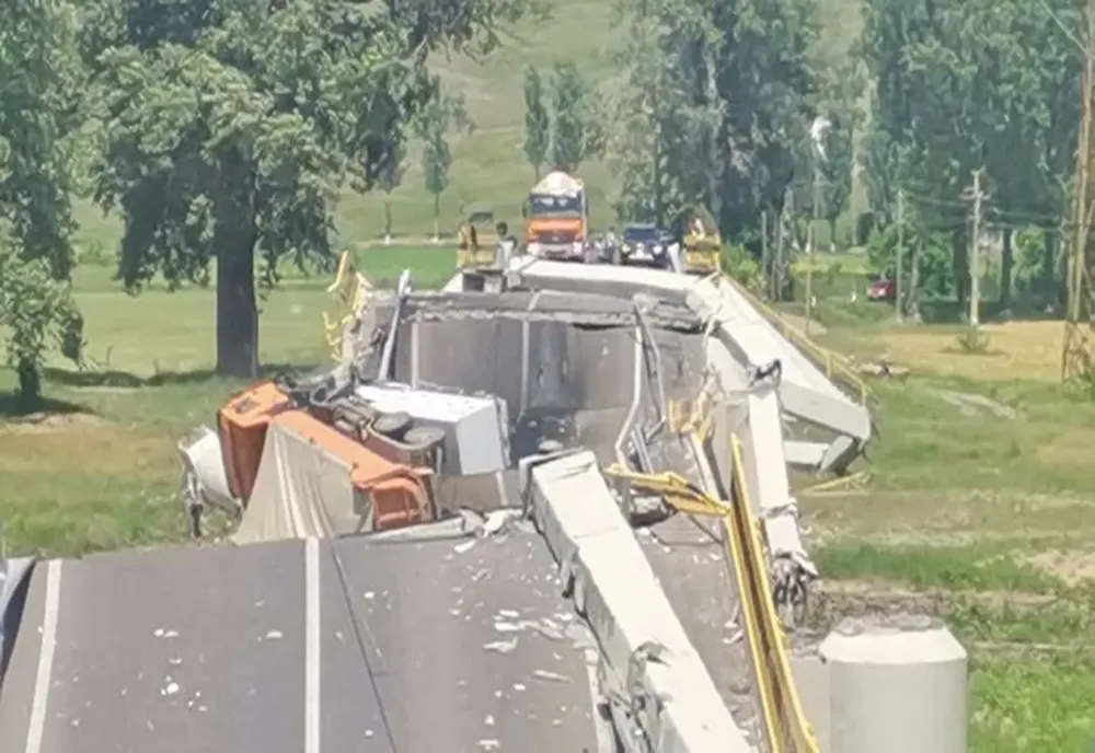 S-a rupt un pod în Neamț! Un bărbat,  rănit 