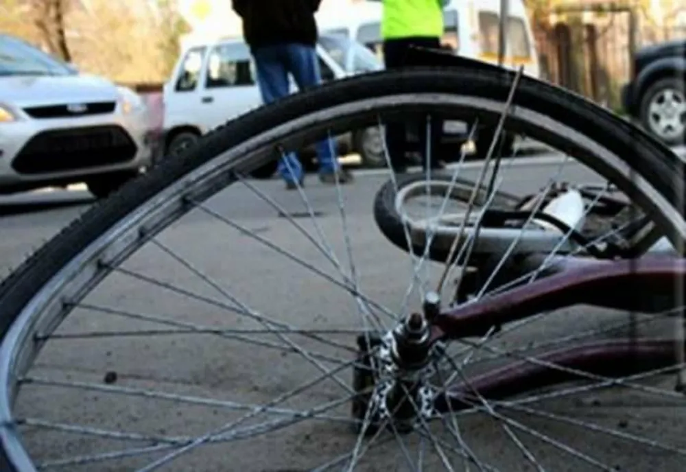 Biciclist rănit pe o stradă din Roman