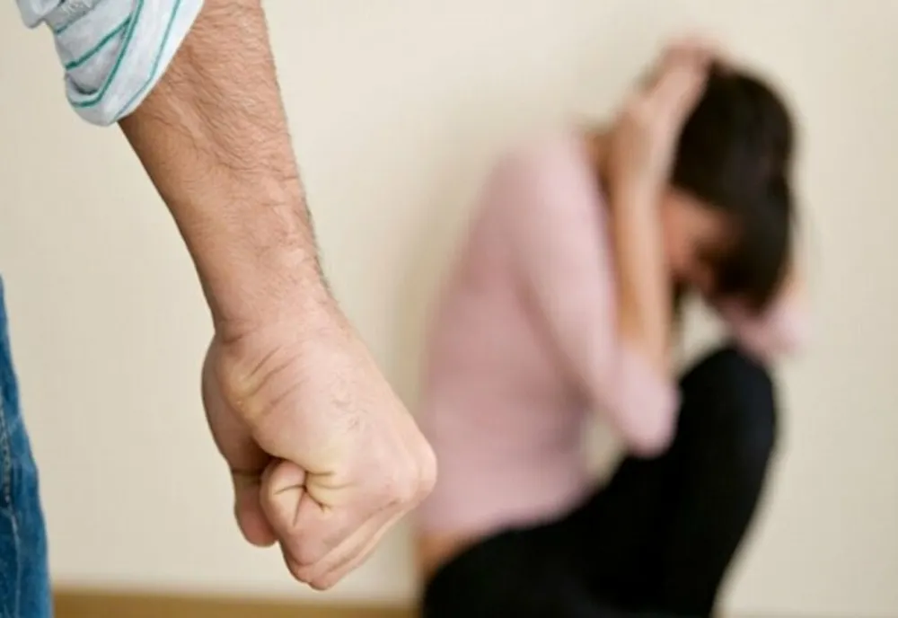 Soț violent, liniștit în arest
