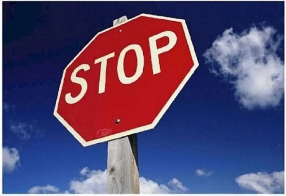 Biciclist rănit de un şofer care nu a oprit la STOP