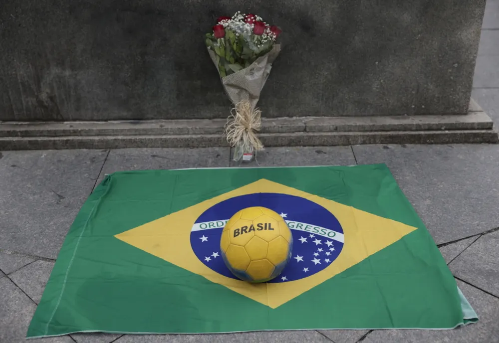 Brazilia a decretat trei zile de doliu naţional pentru Pele
