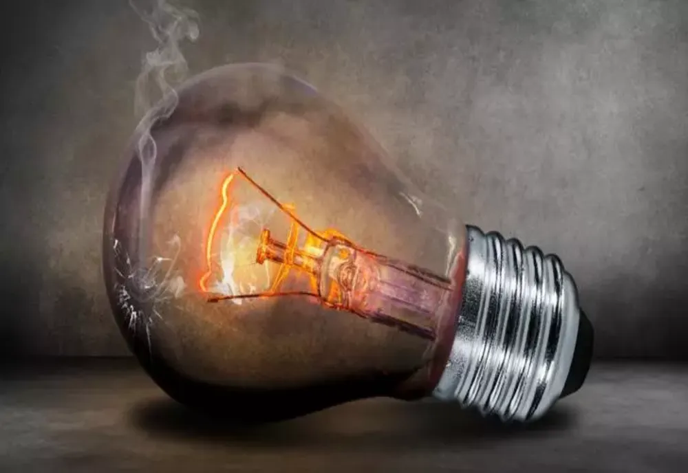 Românii fac economie la energie. Consumul final de energie electrică al ţării a scăzut cu 6,8%, în primele 11 luni din 2022