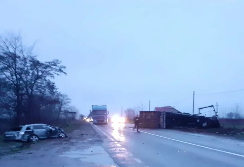 Acciddent rutier pe raza comunei Gherăești. Doi bărbați au ajuns la spital