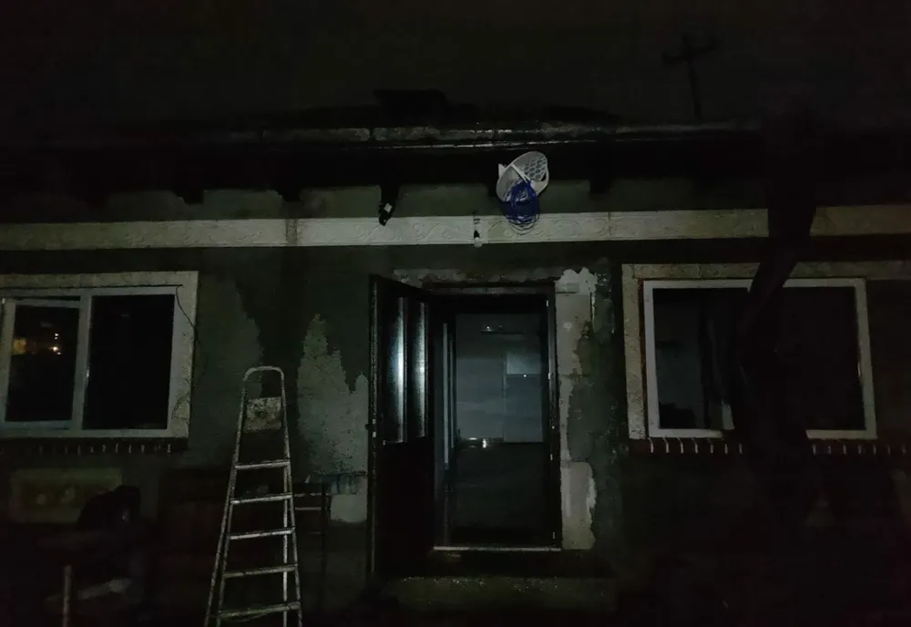 A incendiat o gospodărie din Oniceni