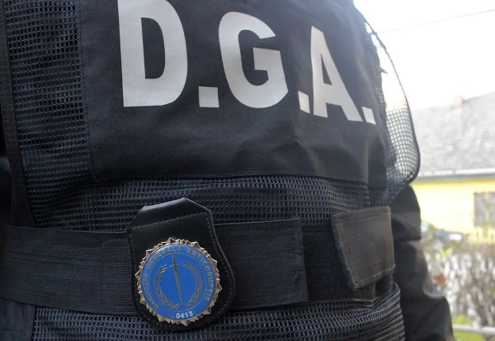 Un președinte de asociație de vântoare și un alt angajat, reținuți după un flagrant al ofițerilor DGA