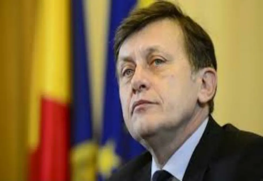 CRIN ANTONESCU DEMISIONEAZĂ DIN PNL ȘI ÎȘI DEPUNE OFICIAL CANDIDATURA LA PREZIDENȚIALE