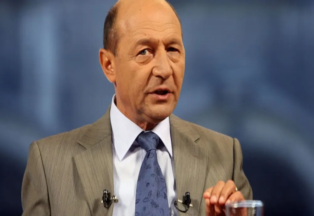Noi detalii despre starea de sănătate a lui Traian Băsescu: "Vorbește cu dificultate, are nevoie de mască de oxigen"