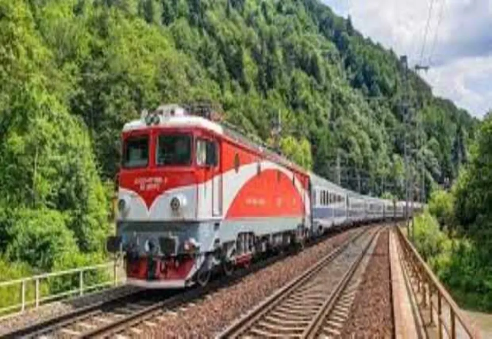 CFR MENŢINE MĂSURA DE REDUCERE A VITEZEI PE CALEA FERATĂ DIN CAUZA CANICULEI