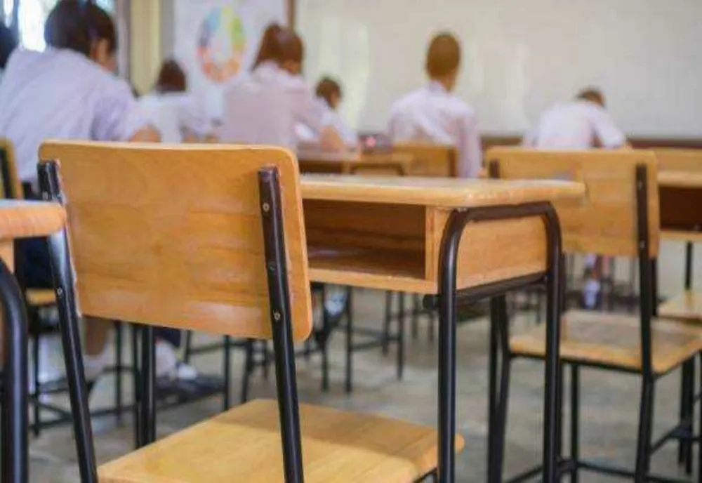 UN ELEV A FOST AGRESAT ȘI TÂLHĂRIT DE UN ALT MINOR, ÎNTR-O SALĂ DE CLASĂ