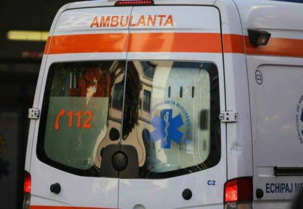 DOUĂ PERSOANE, GRAV RĂNITE ÎN URMA COLIZIUNII ÎNTRE DOUĂ TIR-URI, PE CENTURA MUNICIPIULUI ROMAN