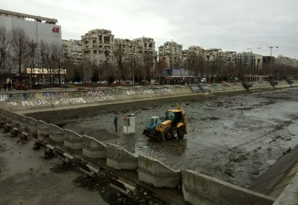PLANȘEUL DE LA UNIRII VA FI REFĂCUT DIN TEMELII. NICUȘOR DAN A SEMNAT AUTORIZAȚIA ÎN ULTIMA ZI DE MANDAT