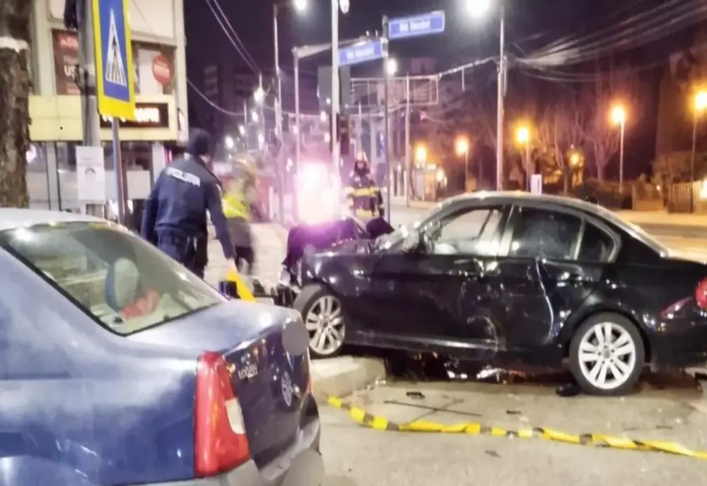 Accident grav în Piatra-Neamț, cu opt persoane implicate