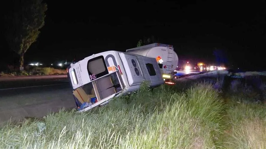 Accident grav pe DN2-E85, în Neamț: opt persoane rănite după impactul dintre o autoutilitară, o cisternă și un microbuz