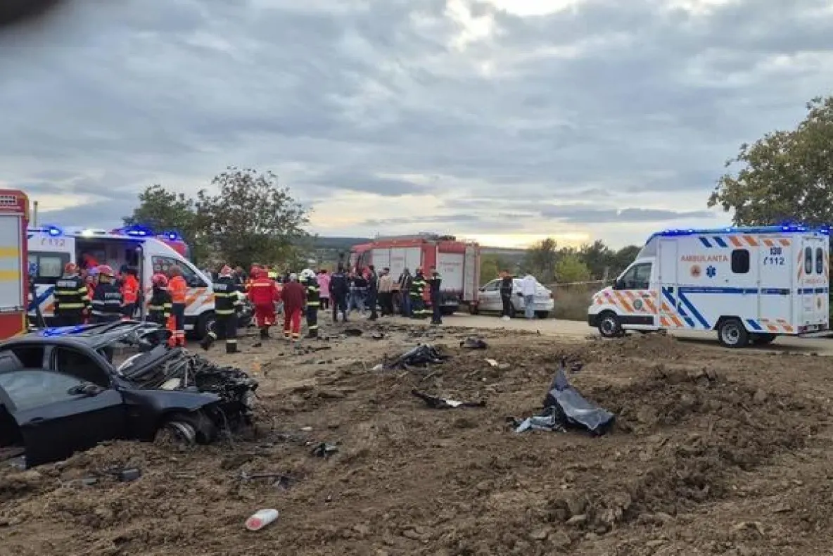 Tragedie pe drumul dintre Pașcani și Brătești. Trei oameni au murit, iar alte două persoane au fost rănite