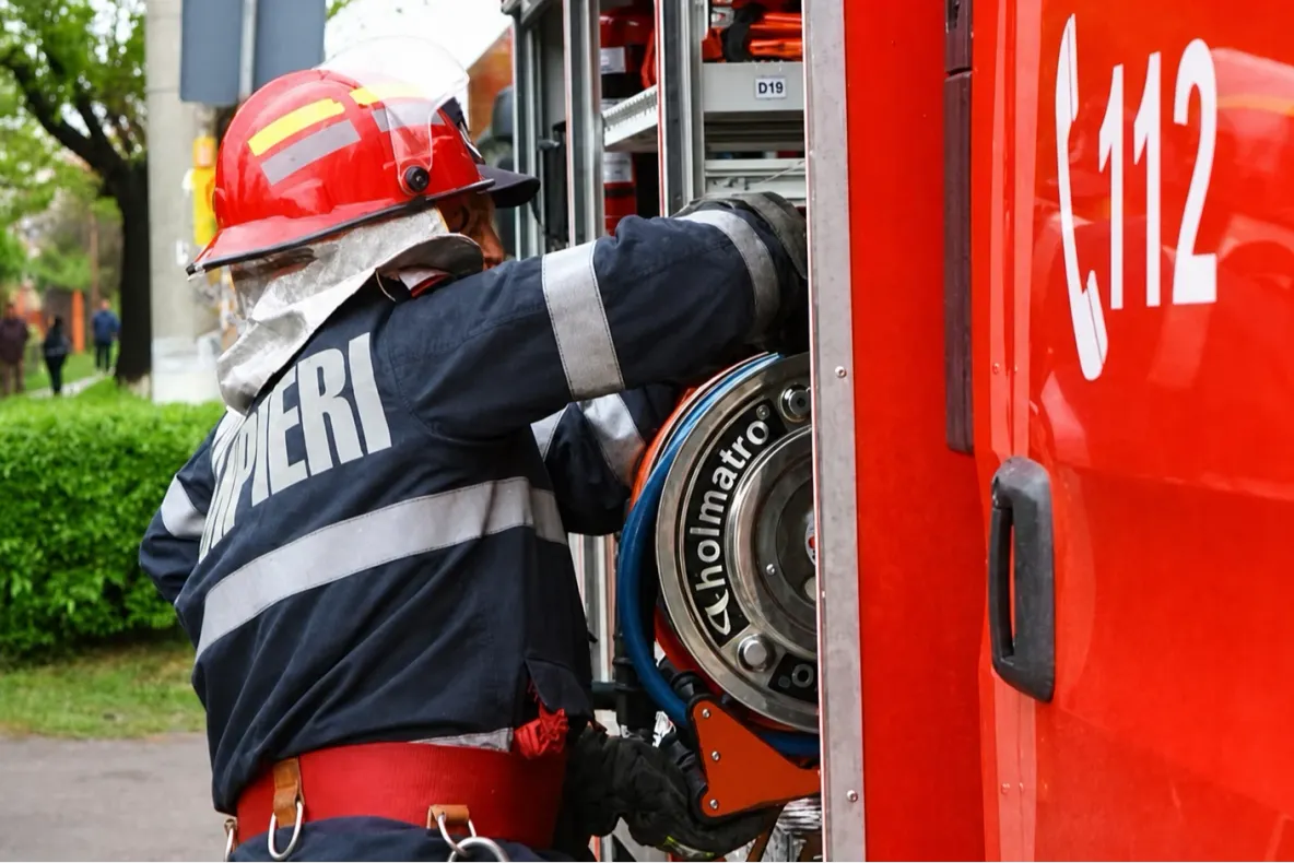 Pericol de explozie în Poiana Câmpina. Oamenii au săpat după apă și au găsit gaze