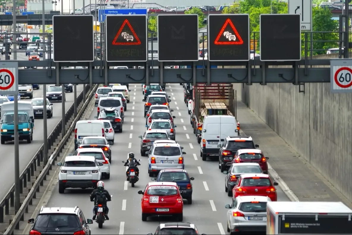 Traficul din Neamț, supravegheat din aer. Elicopterele vor survola principalele șosele din județ