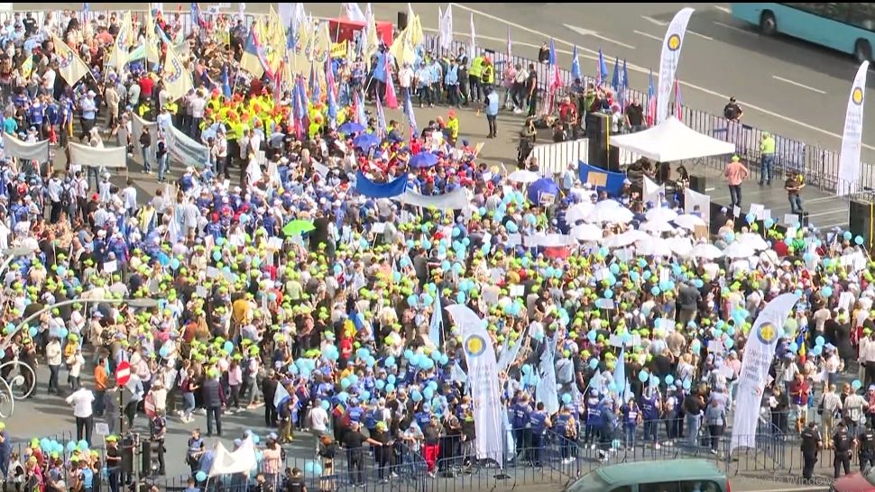 Sindicatele anunță proteste cu sute de mii de oameni, în luna aprilie, și acuză guvernul Bolojan că refuză dialogul social