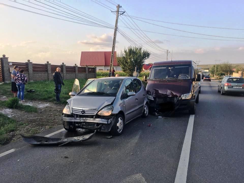 Coliziune în lanț, cu cinci mașini, din cauza unui șofer din Neamț (FOTO)