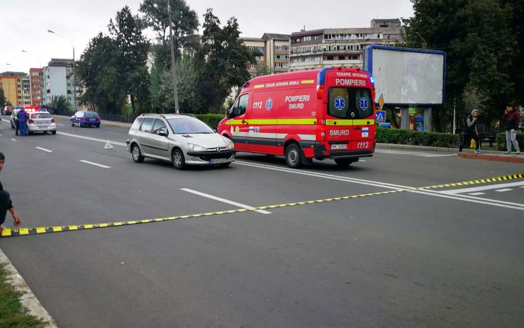 Accidentată în timp ce traversa neregulamentar (FOTO)