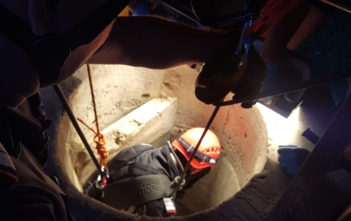 Tânăr salvat după ce a căzut în fântână