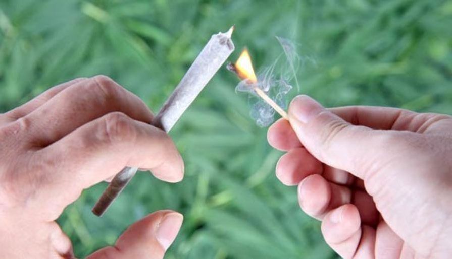 Tânăr de 14 ani, la spital intoxicat cu etnobotanice