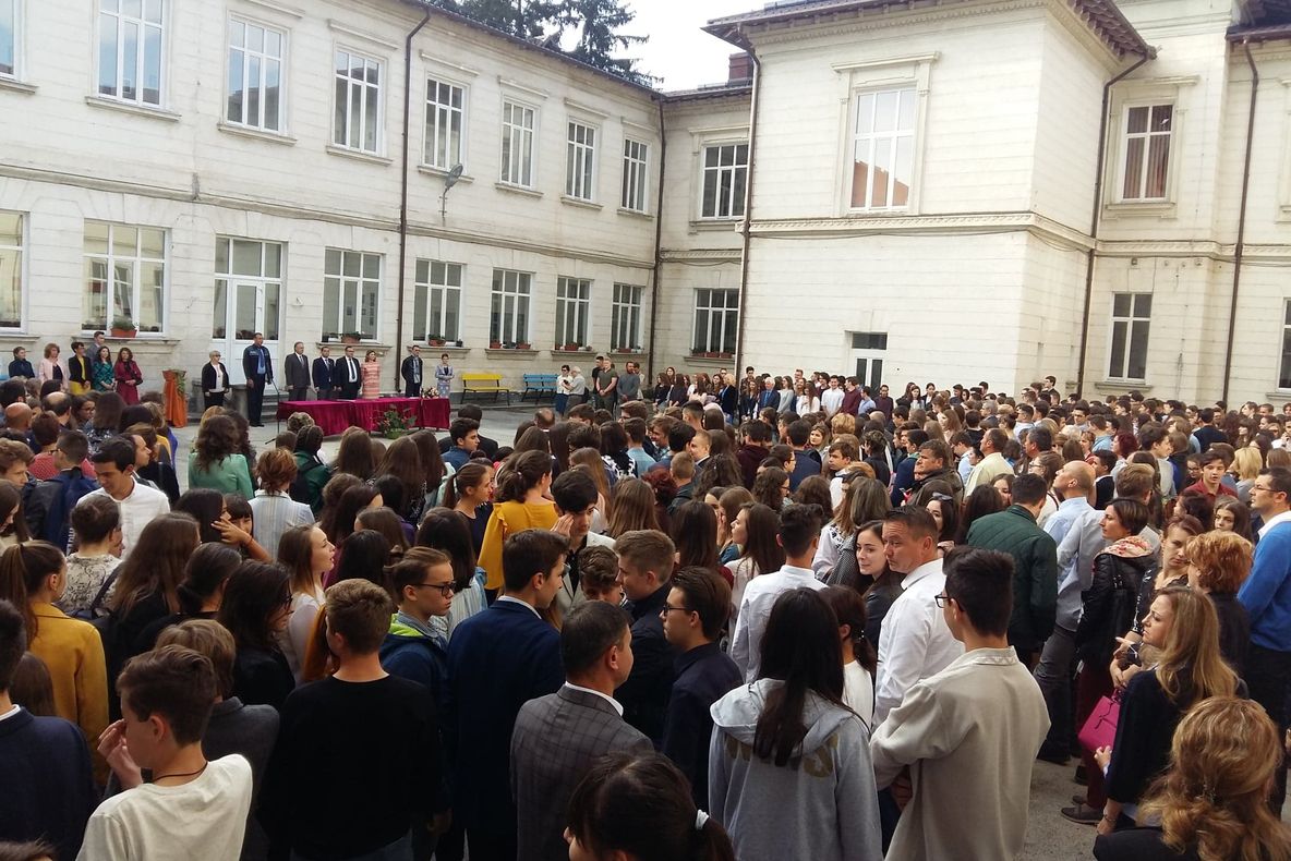 Primul clopoțel al anului școlar la colegiile Petru Rareș și Calistrat Hogaș