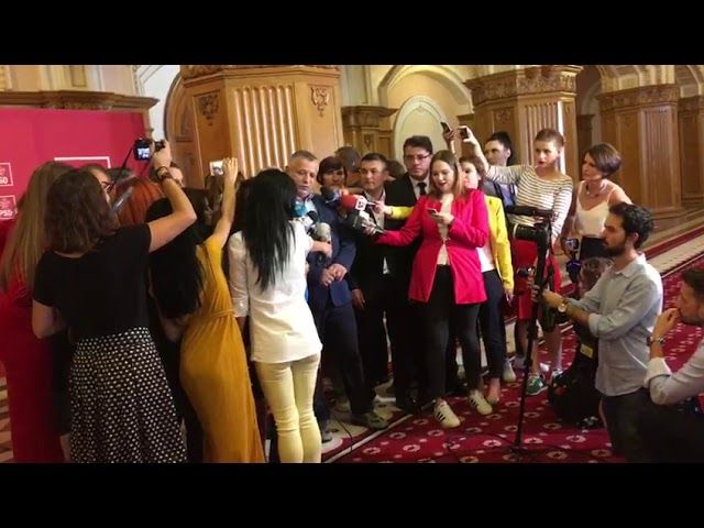 Bărbat găsit mort în fața blocului (FOTO-VIDEO)