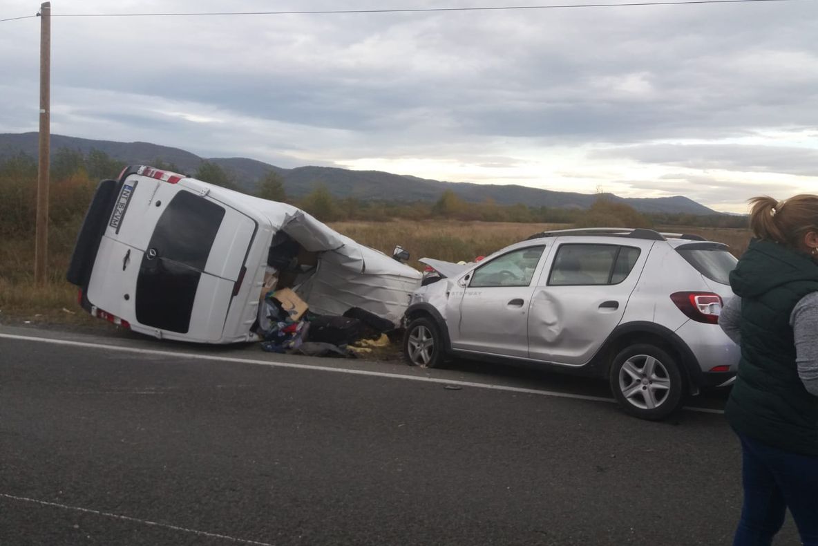 Microbuz de Neamț, implicat într-un accident mortal în apropiere de Caransebeş