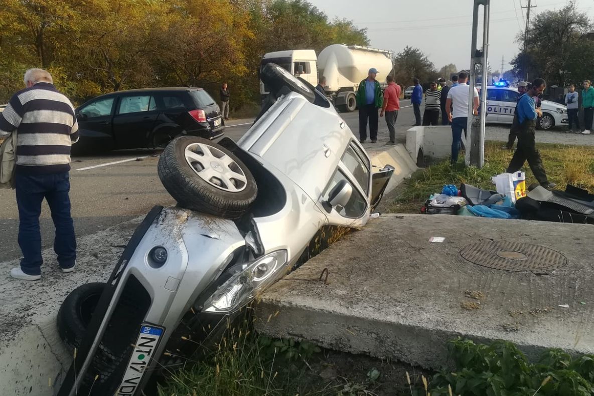 Accident cu victimă încarcerată în comuna Ștefan cel Mare (FOTO)