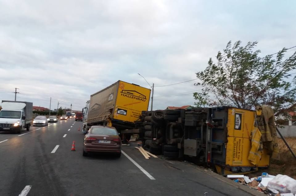 Accident rutier în care au fost implicate 3 TIR-uri (FOTO)