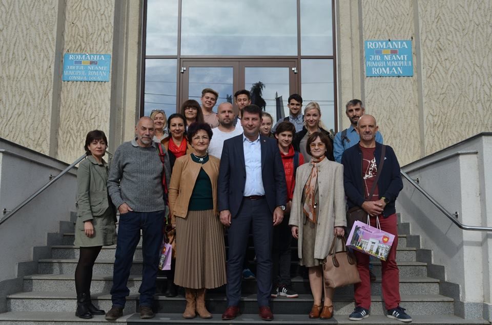 Elevii de la „Vasile Sav” analizează calitatea apei din râul Moldova