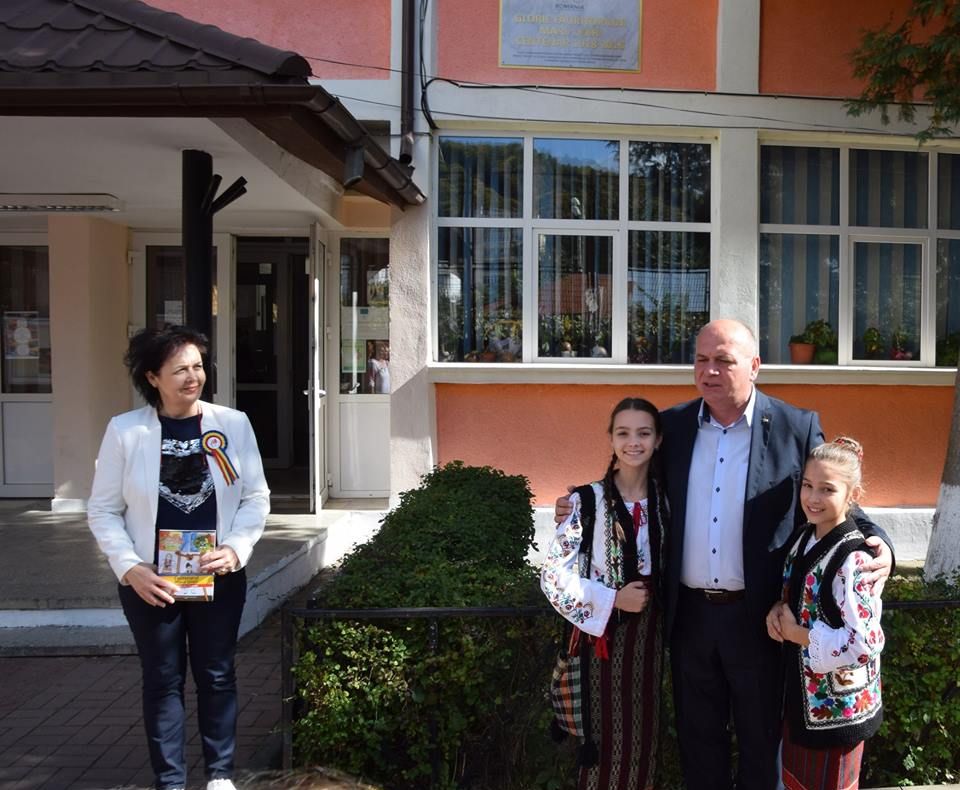 Revistă dedicată Centenarului Marii Uniri, la Școala Nr. 5 din Piatra-Neamț