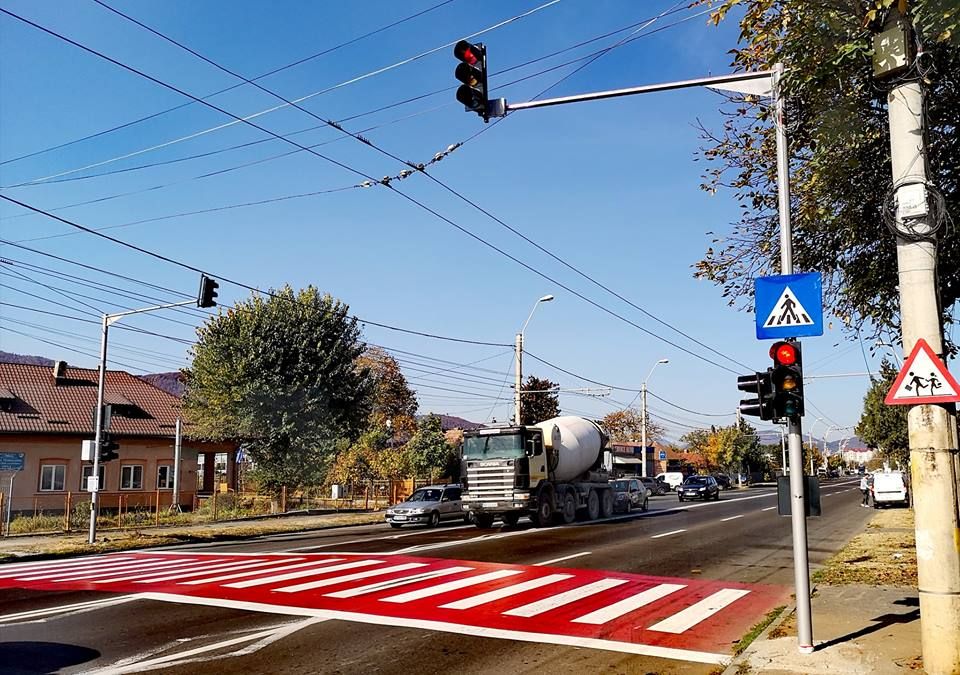 Modificări în traficul rutier din Piatra-Neamț. Semafoare cu buton, montate pe strada G-ral N. Dăscălescu