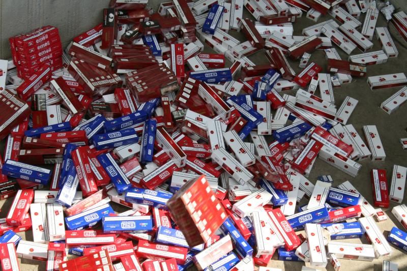 Peste 13.000 de țigări de contrabandă, confiscate de la o femeie