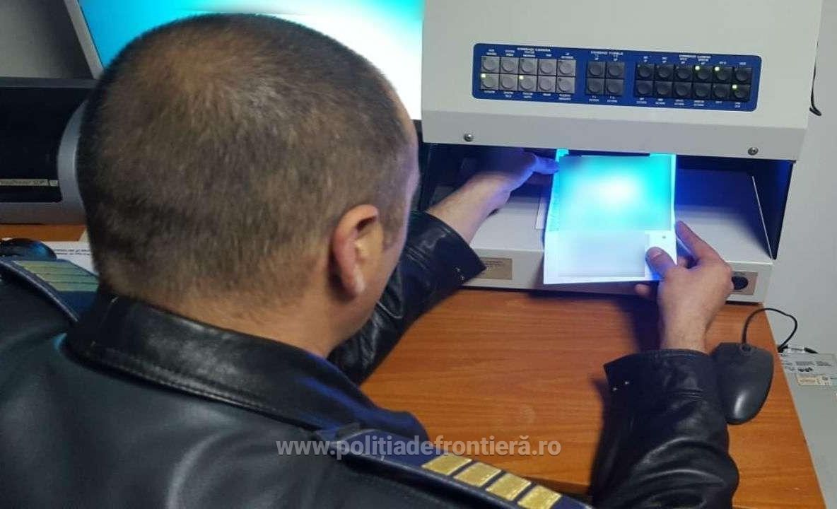 Prins la vamă la volanul unei mașini cu ITP fals