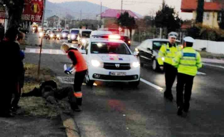Biciclist lovit, din neatenție, de o mașină (FOTO)