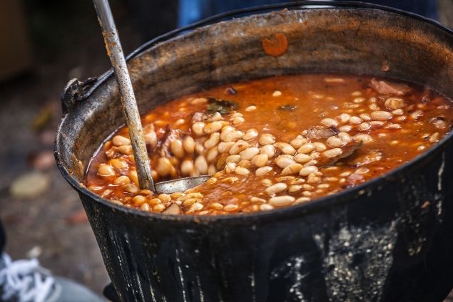 1 000 de porții de fasole cu cârnați de 1 Decembrie
