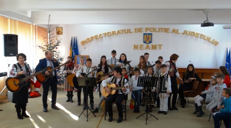 IPJ Neamț, gazda grupurilor de colindători (FOTO)