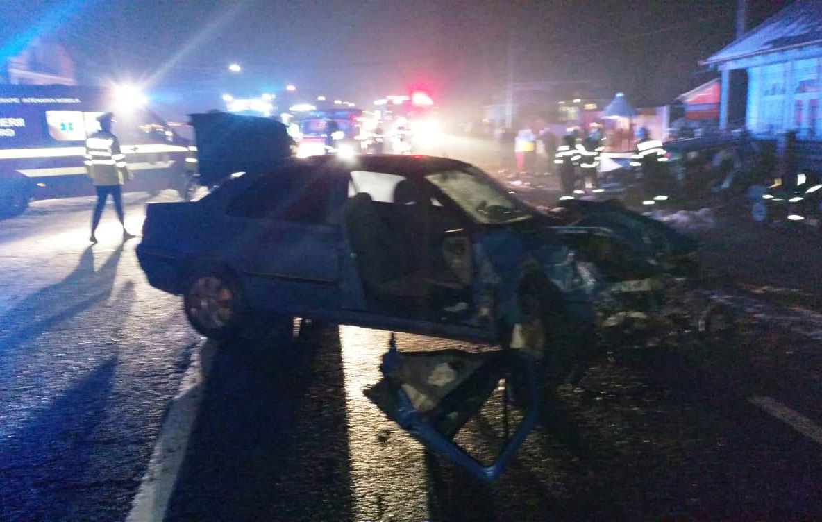 Un mort și trei răniți după un accident rutier la Roznov (FOTO)