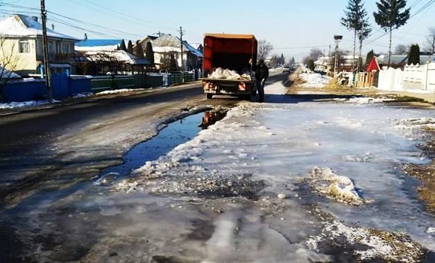 Avarie la o conductă de apă pe DN 15, în localitatea Zănești