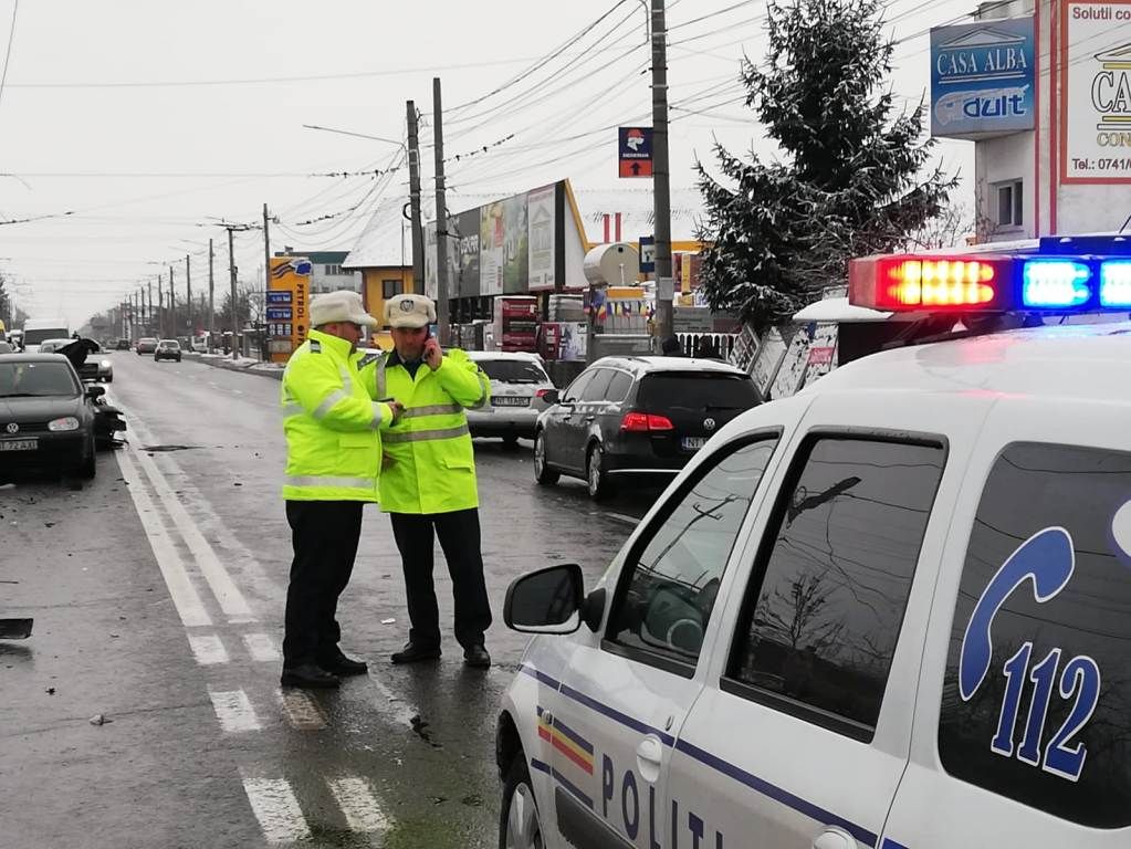 Şofer rupt de beat, reţinut după ce a provocat un accident rutier