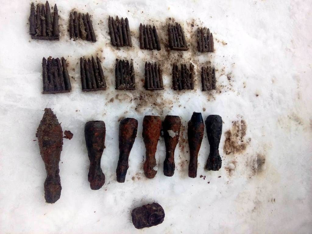 Arsenal de muniție neexplodată, găsit în pădurea Nemțișor (FOTO)
