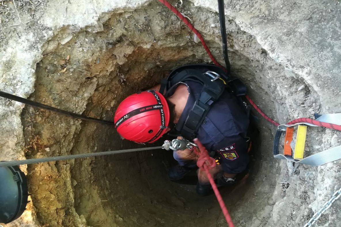 Cadavru fără cap descoperit într-o fântână din Dragomirești