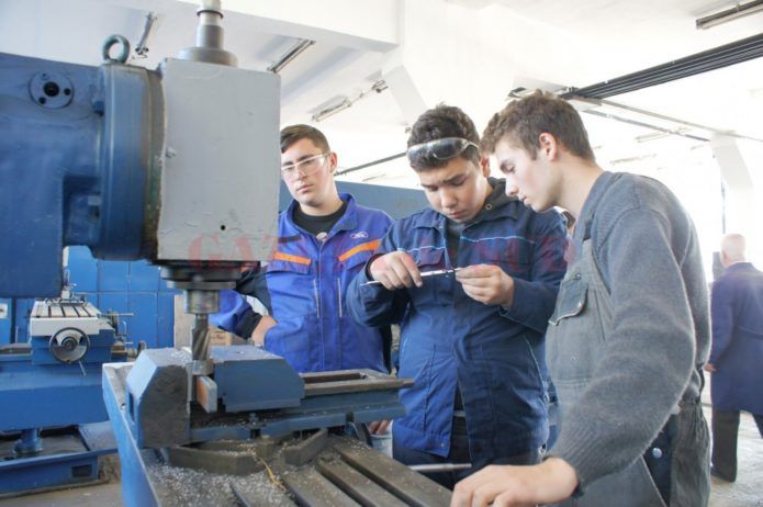 48 de elevi moldoveni au aflat care sunt drepturile și obligațiile lor pe piața muncii