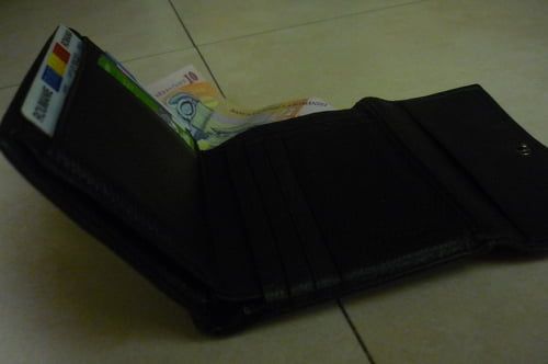 Spirit civic! A găsit un portofel cu bani și l-a predat polițiștilor