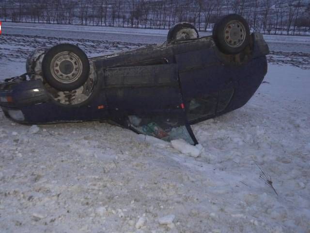 Băut și fără permis a condus o mașină neînmatriculată și s-a răsturnat