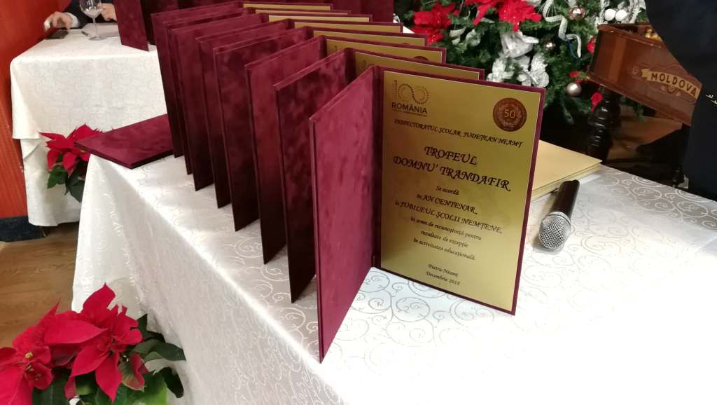 Cei mai dedicați dascăli nemțeni au primit trofeul „Domnul Trandafir” (2018)