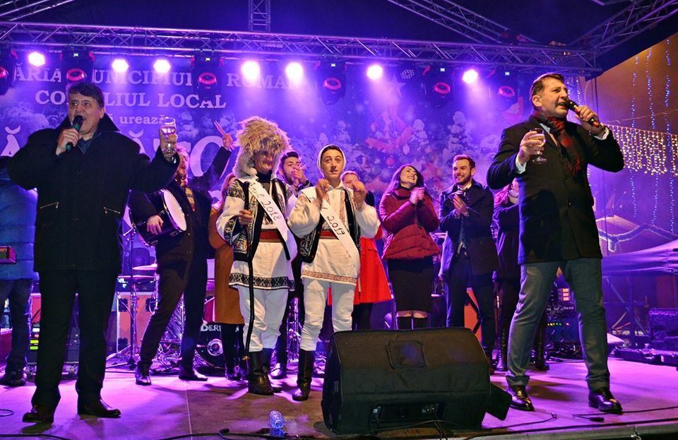 Mii de romașcani au sărbătorit Revelionul în stradă